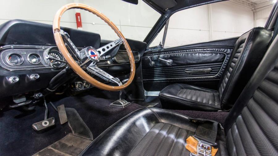 Интерьер Shelby GT350H owned by Carroll Shelby 1966 года  (фото 14 из 14)